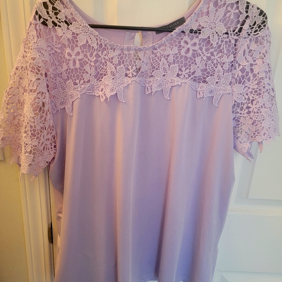 💝3/20$ XL Suzy Shier Lavender lace sleeve blouse - Picture 1 of 2